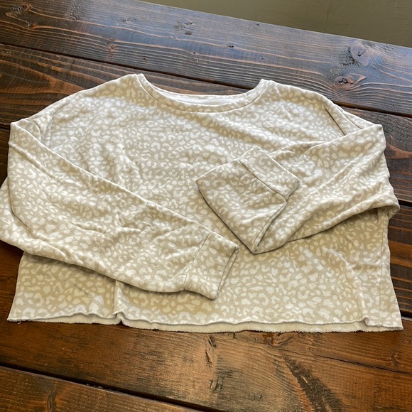 Colsie Other - *SALE* Colsie Cropped Leopard Lounge Sleep Sweater
